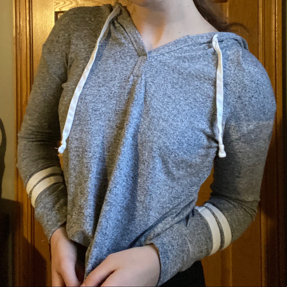 HOLLISTER GRAY LONG SLEEVE SUPER SOFT TOP